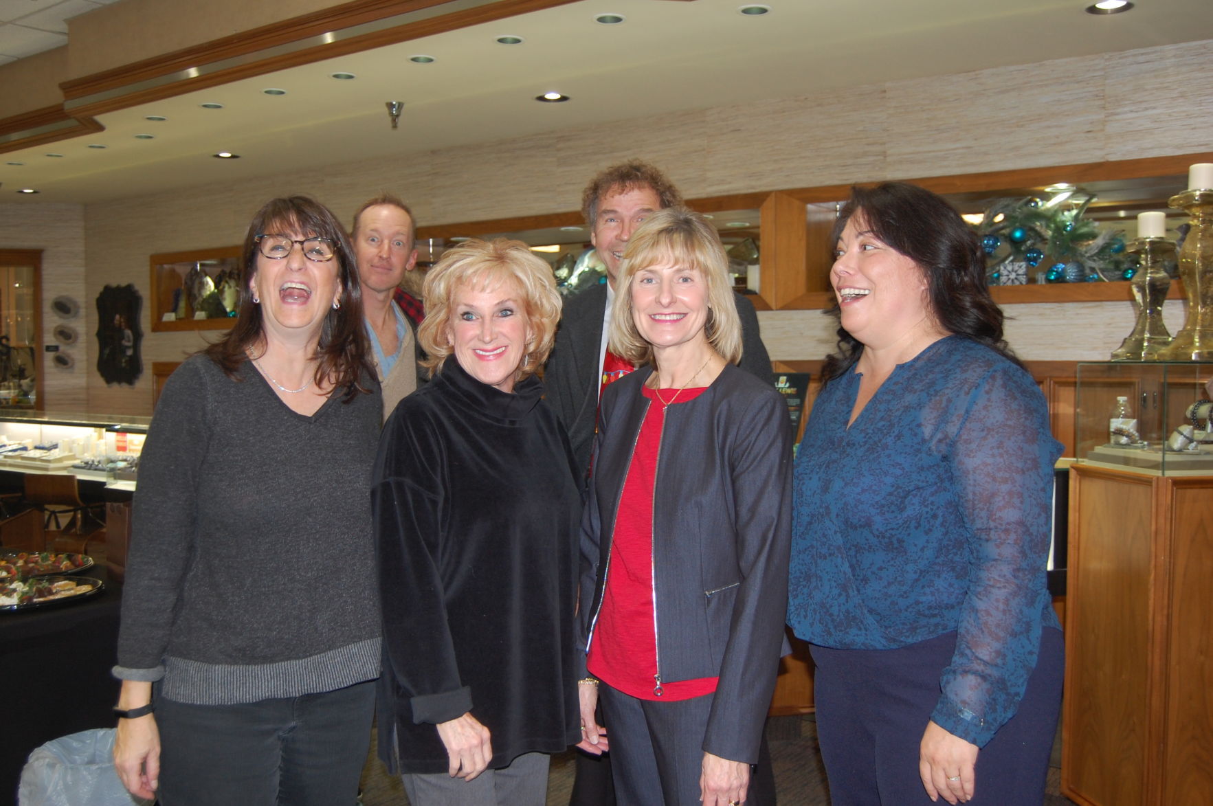 Vickie Varney, Lyn Hruska, Kathy Bohn, Wendy Wilber with photobombers
